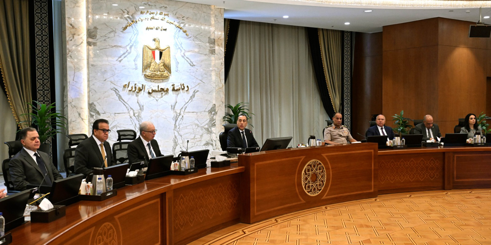 توجيهات رئاسية للحكومة بتأمين السلع الاستراتيجية.. مدبولي يشدد على ضبط الأسواق وخفض التضخم
